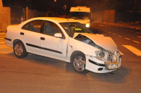 منتصف الليلة - بالصور: إصابة شخصين بحادث طرق بين مركبتين وسط مدينة اللد